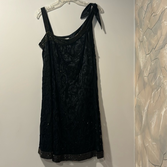 Stunning Armani Collezioni Beaded evening dress. Made in Italy size 8
